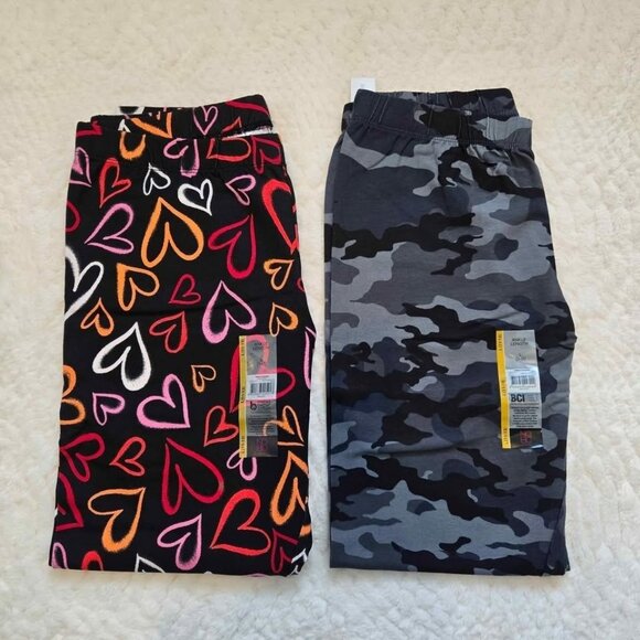 2 pair leggings bundle Women's Camo Hearts Brand New - Picture 1 of 5